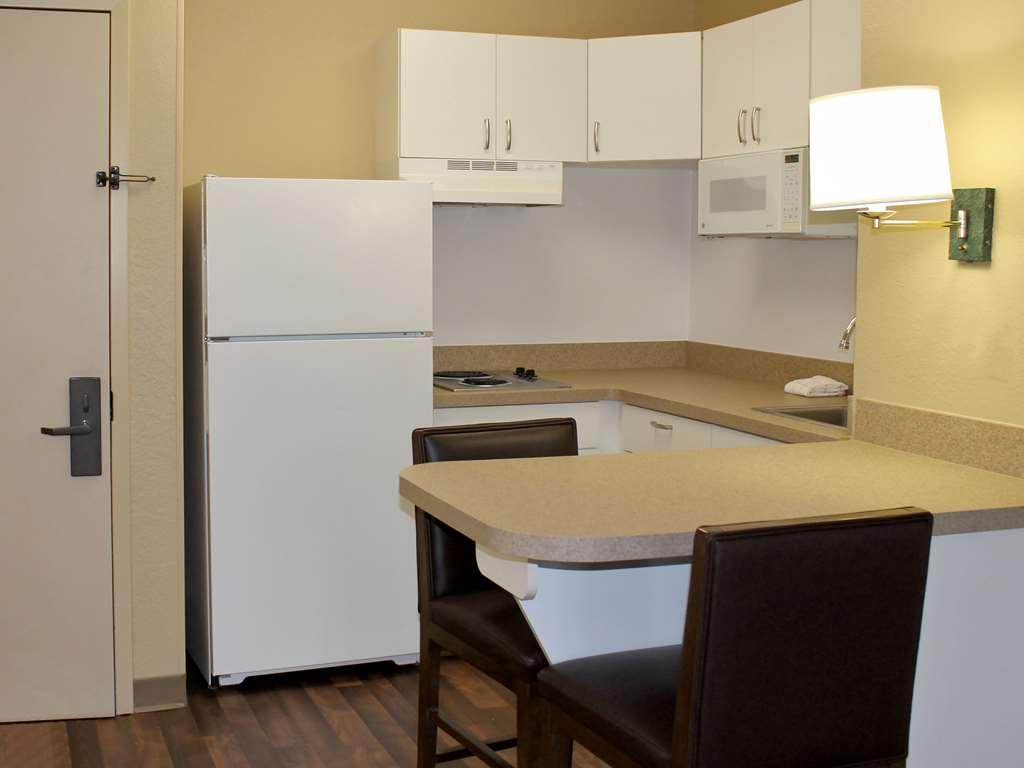 Extended Stay America Suites - Newark - Woodbridge Room photo