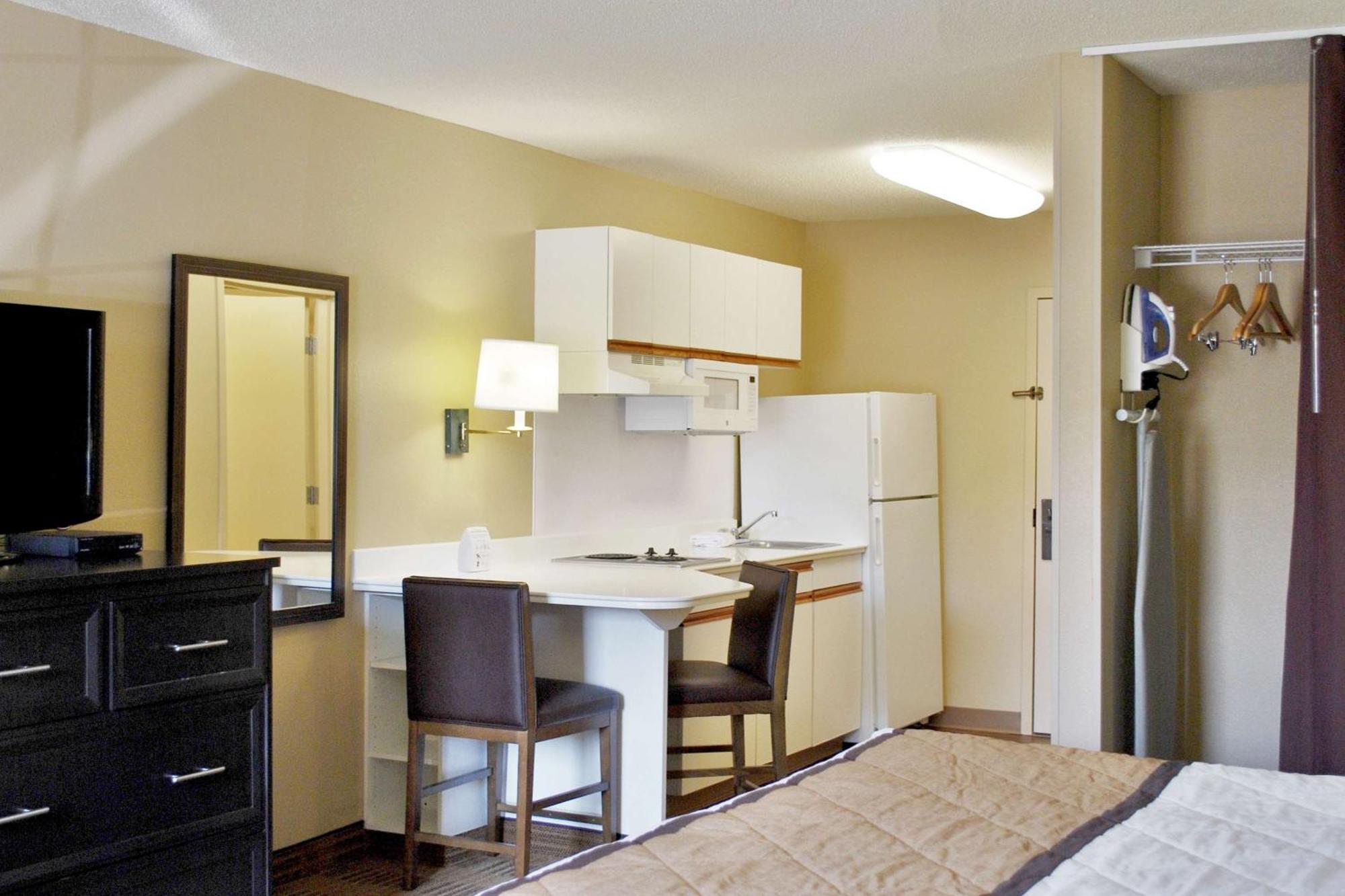 Extended Stay America Suites - Newark - Woodbridge Exterior photo