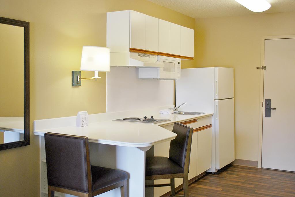 Extended Stay America Suites - Newark - Woodbridge Exterior photo